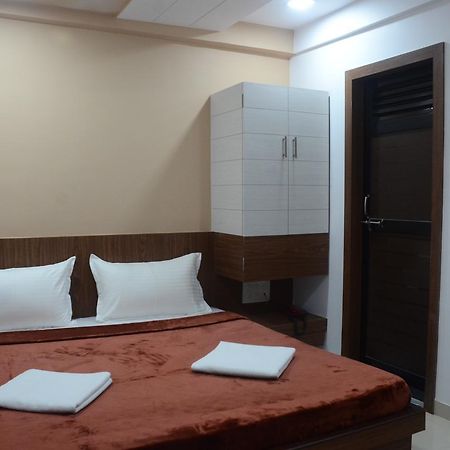 Hotel Ideal Vadodara Exterior photo