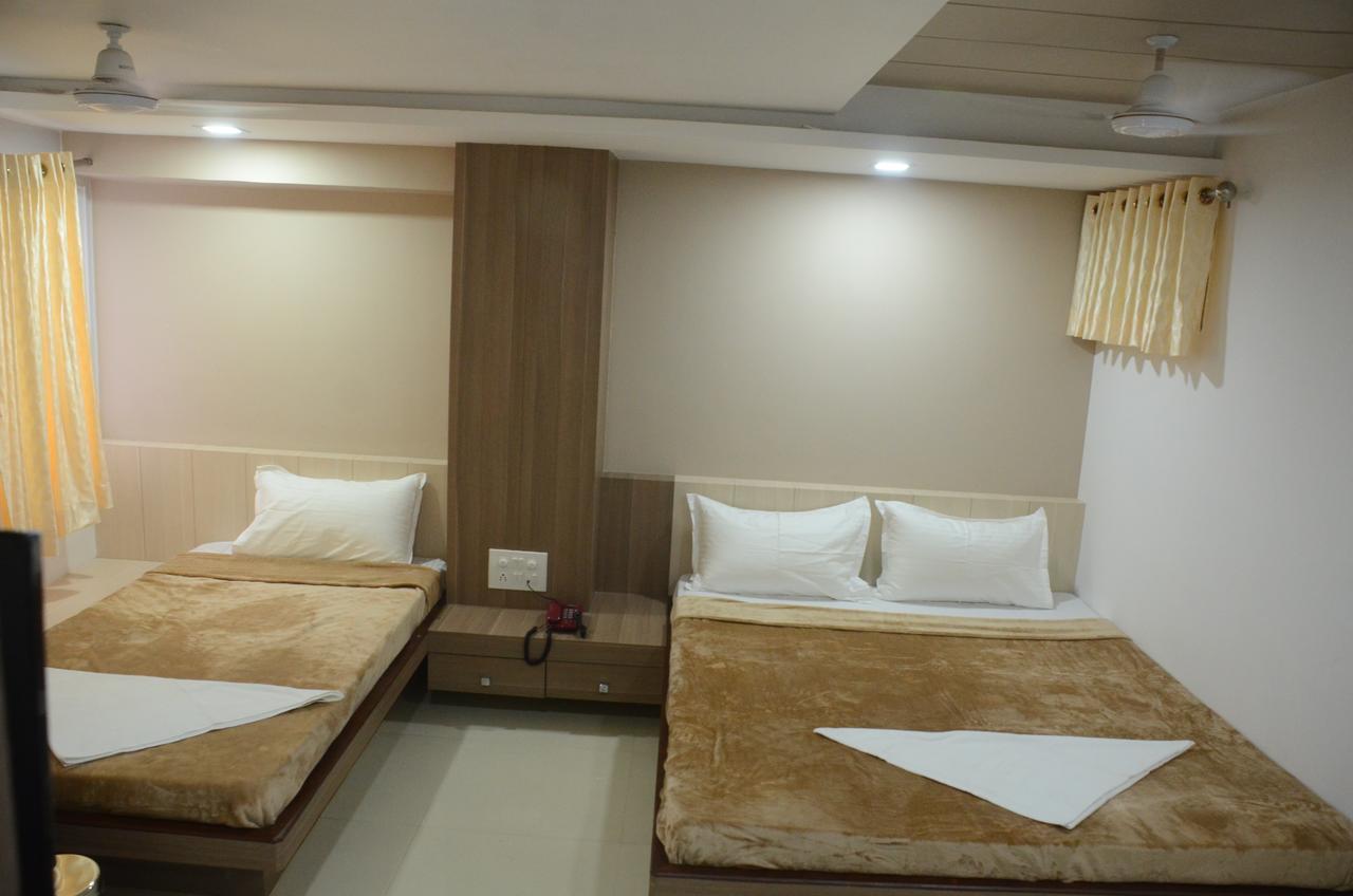 Hotel Ideal Vadodara Exterior photo