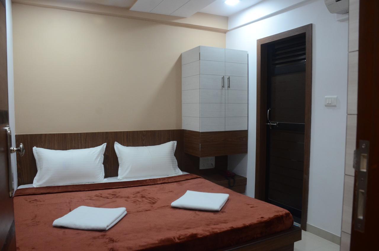Hotel Ideal Vadodara Exterior photo