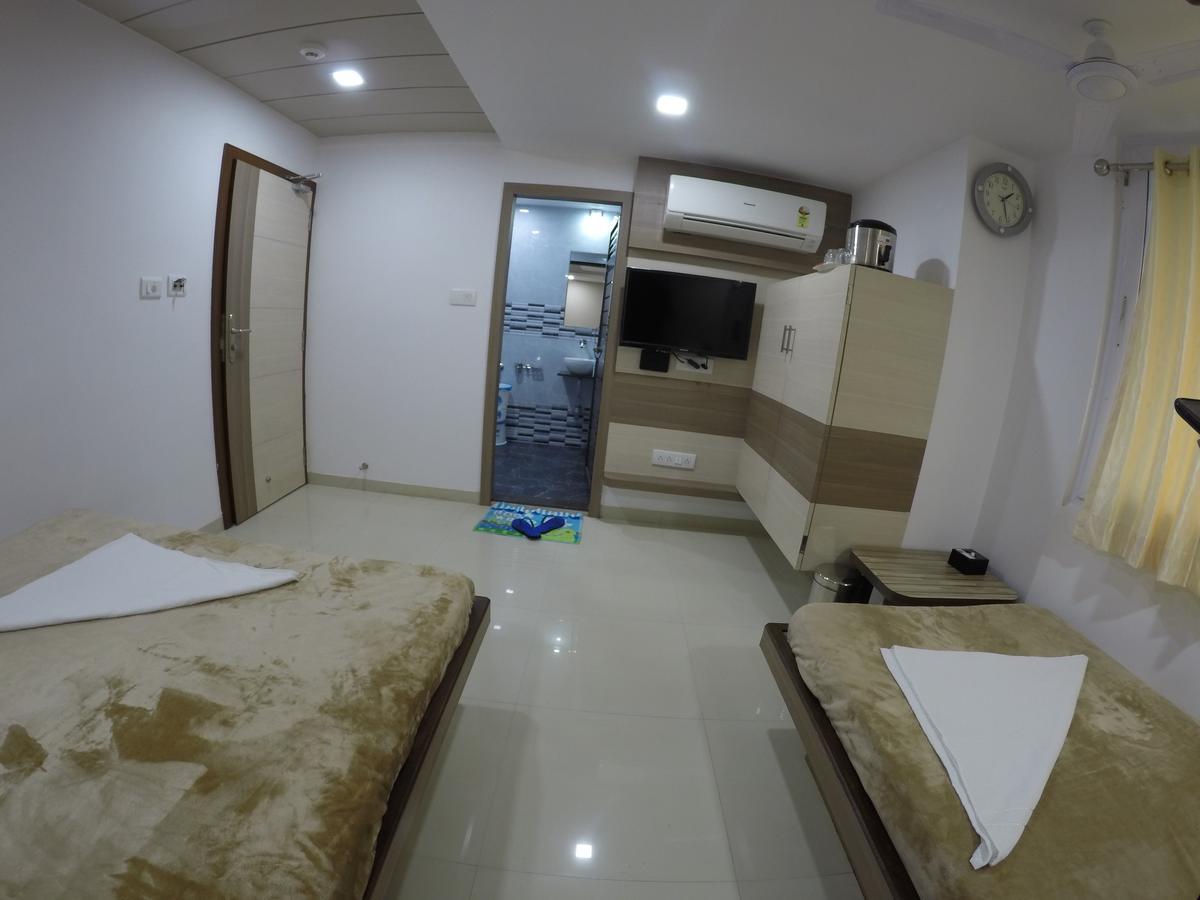 Hotel Ideal Vadodara Exterior photo