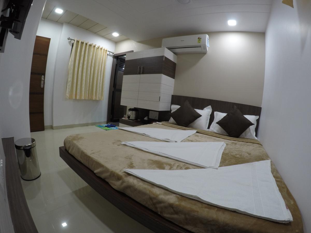Hotel Ideal Vadodara Exterior photo