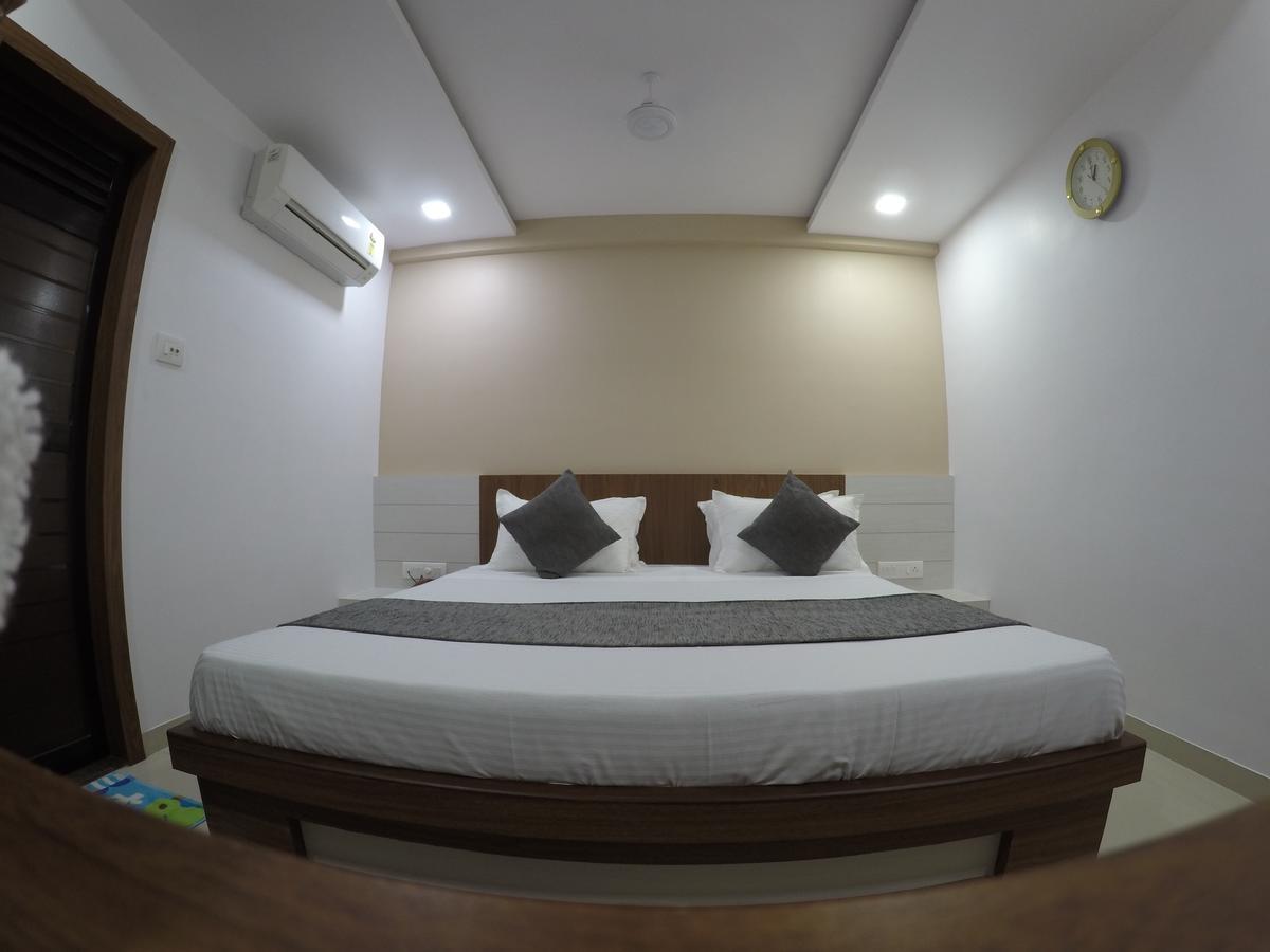 Hotel Ideal Vadodara Exterior photo