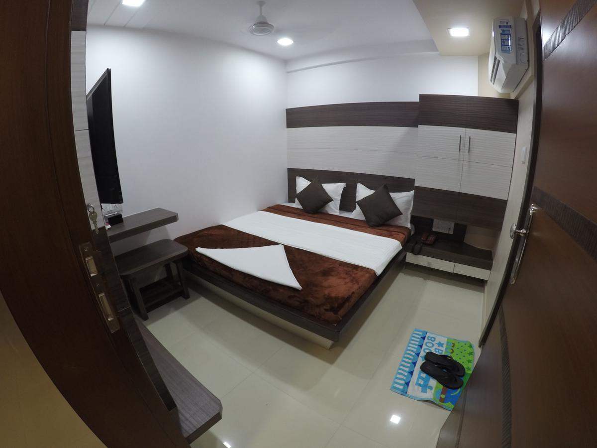 Hotel Ideal Vadodara Exterior photo