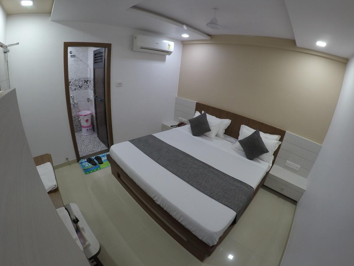 Hotel Ideal Vadodara Exterior photo