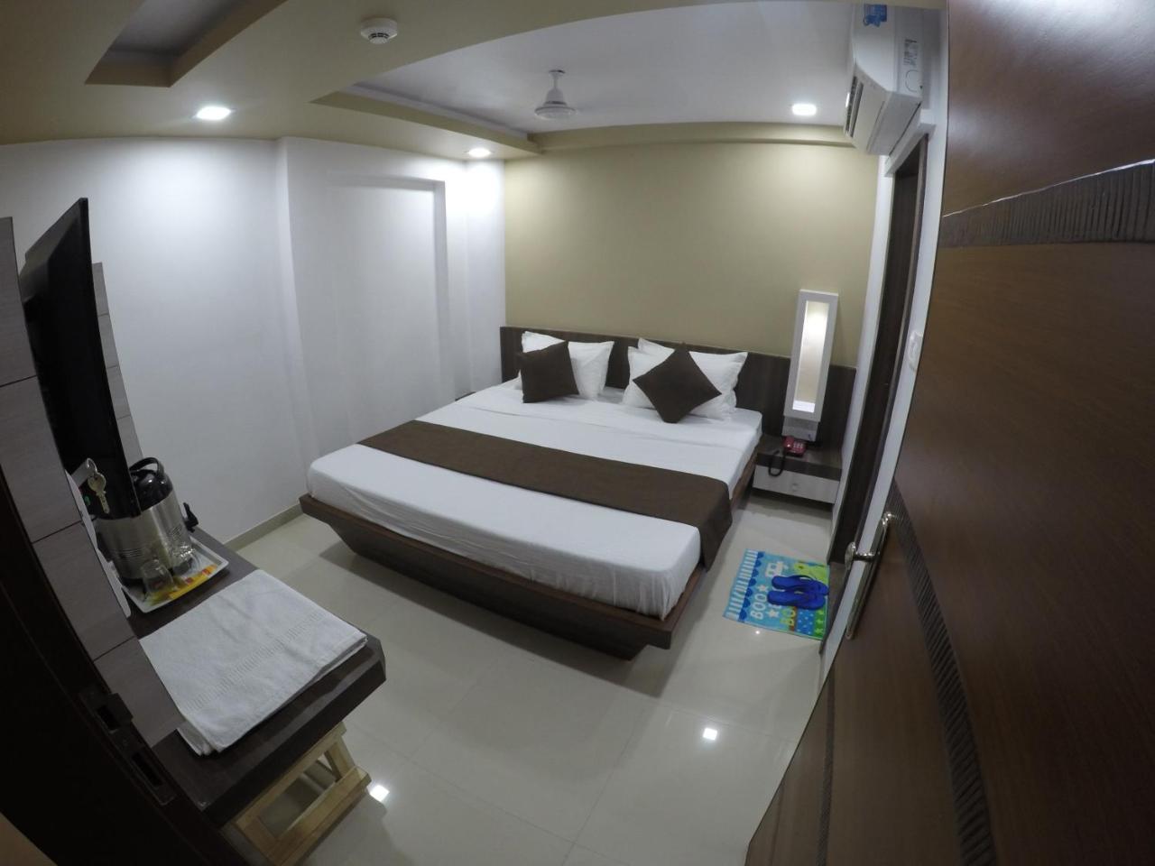 Hotel Ideal Vadodara Exterior photo