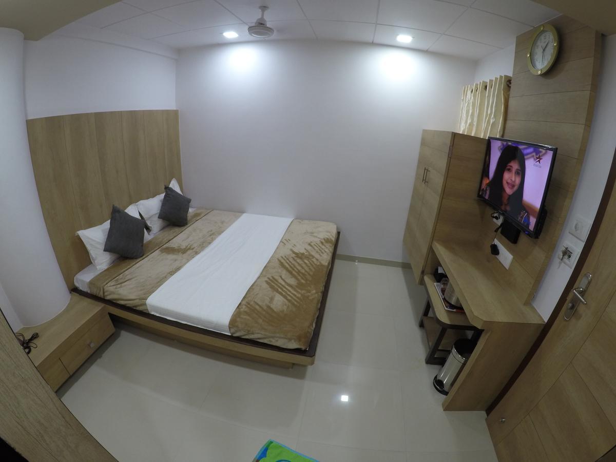 Hotel Ideal Vadodara Exterior photo