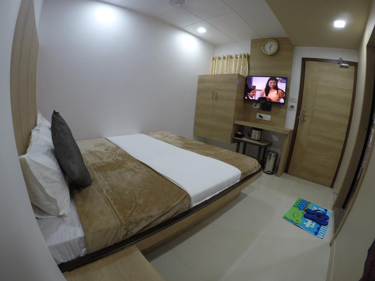 Hotel Ideal Vadodara Exterior photo