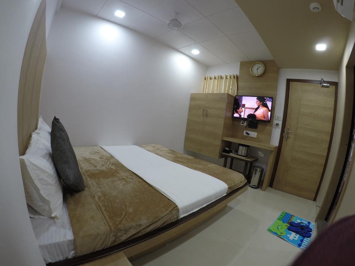 Hotel Ideal Vadodara Exterior photo
