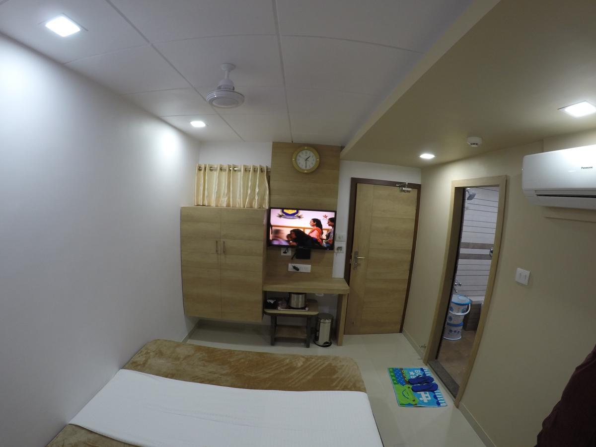 Hotel Ideal Vadodara Exterior photo