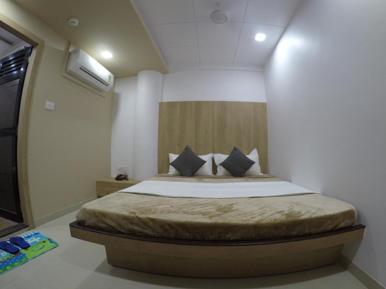 Hotel Ideal Vadodara Exterior photo