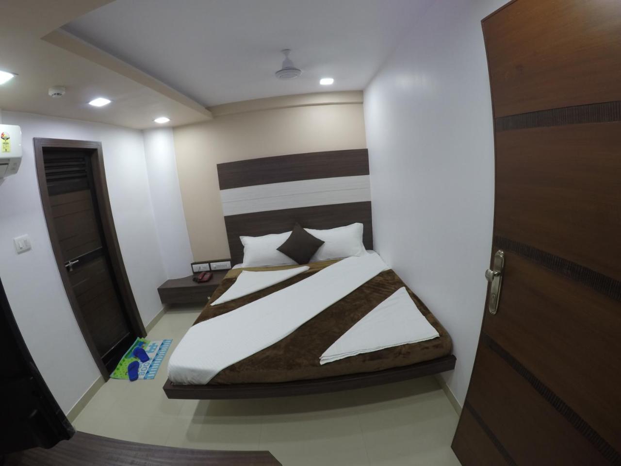 Hotel Ideal Vadodara Exterior photo