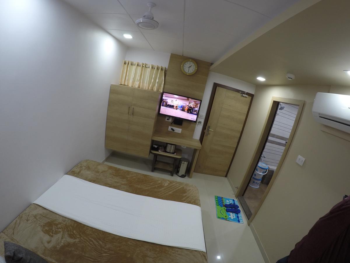 Hotel Ideal Vadodara Exterior photo