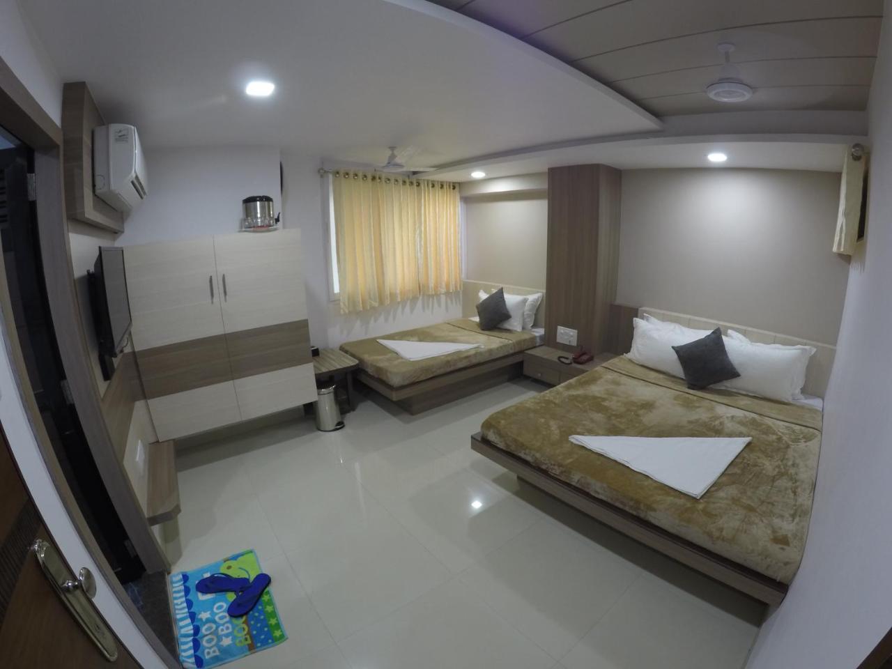 Hotel Ideal Vadodara Exterior photo